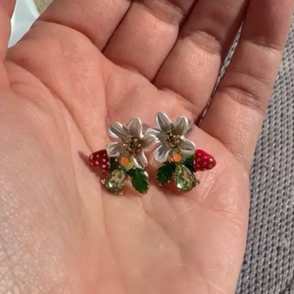 🍓Unique Floral Fruity Cluster Crystal Statement Earrings